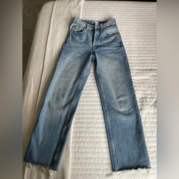 Zara Straight Leg Crop Jeans Frayed Hem size 0 - Picture 2 of 6